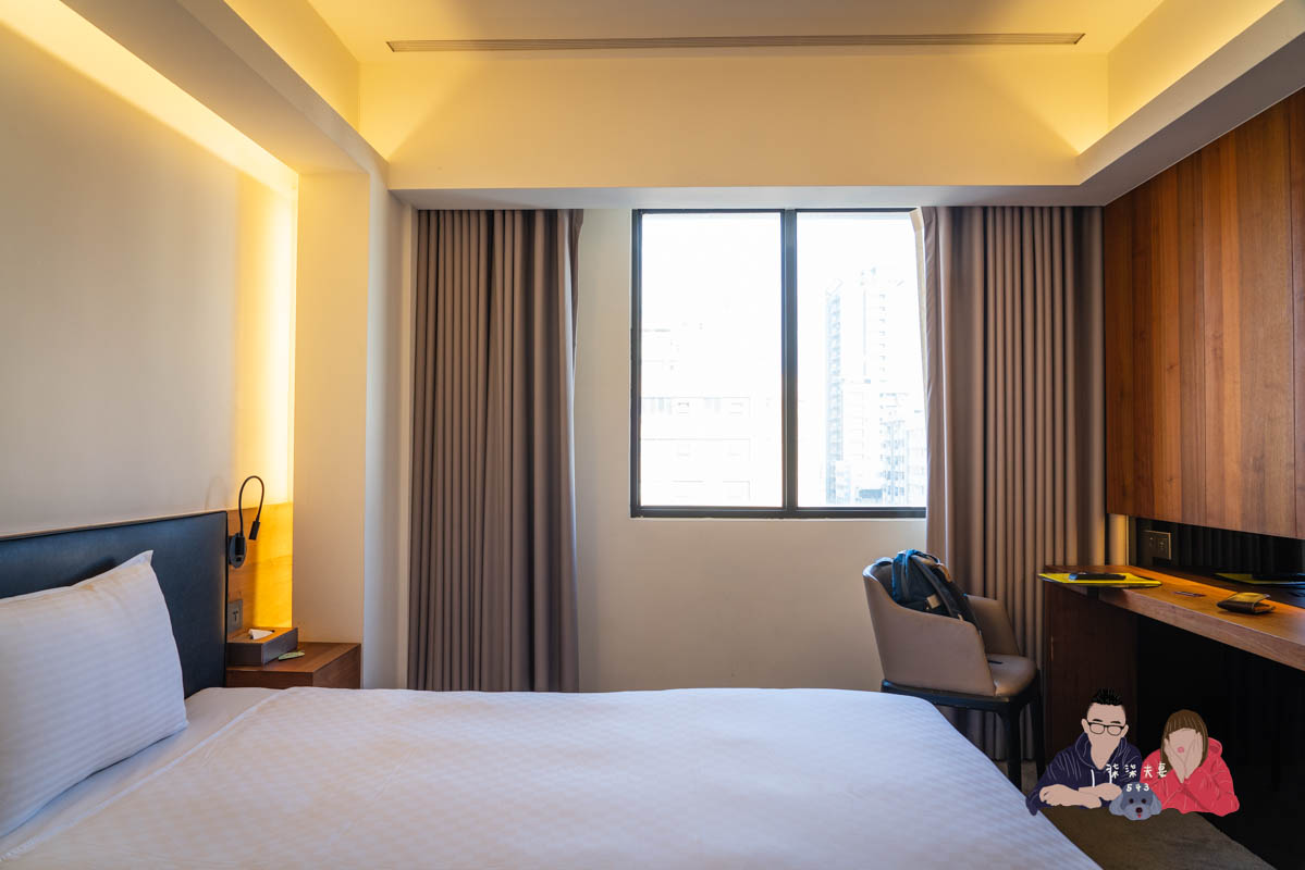 WO Hotel窩飯店》高雄平價住宿｜交通尚屬方便的便宜商旅，飯店旁有超大顆的水晶球，很夢幻～