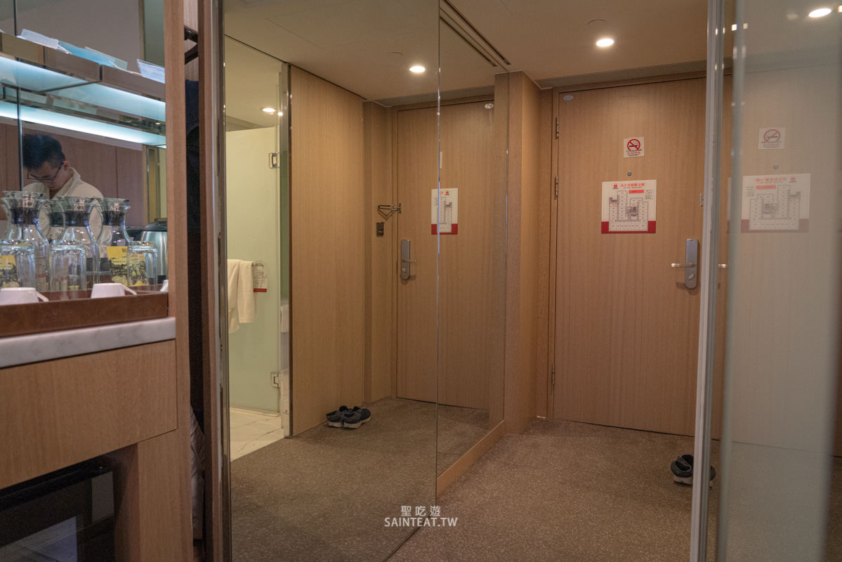 高雄翰品酒店》鹽埕愛河旁平價住宿，居然有免費啤酒喝到飽！