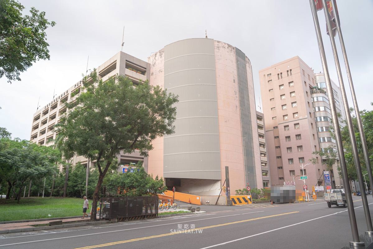 高雄翰品酒店》鹽埕愛河旁平價住宿，居然有免費啤酒喝到飽！