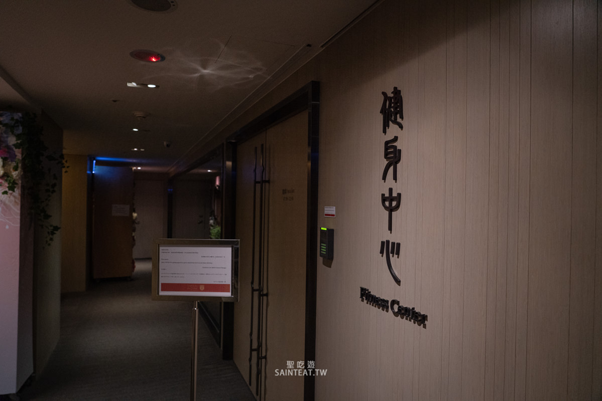 高雄翰品酒店》鹽埕愛河旁平價住宿，居然有免費啤酒喝到飽！