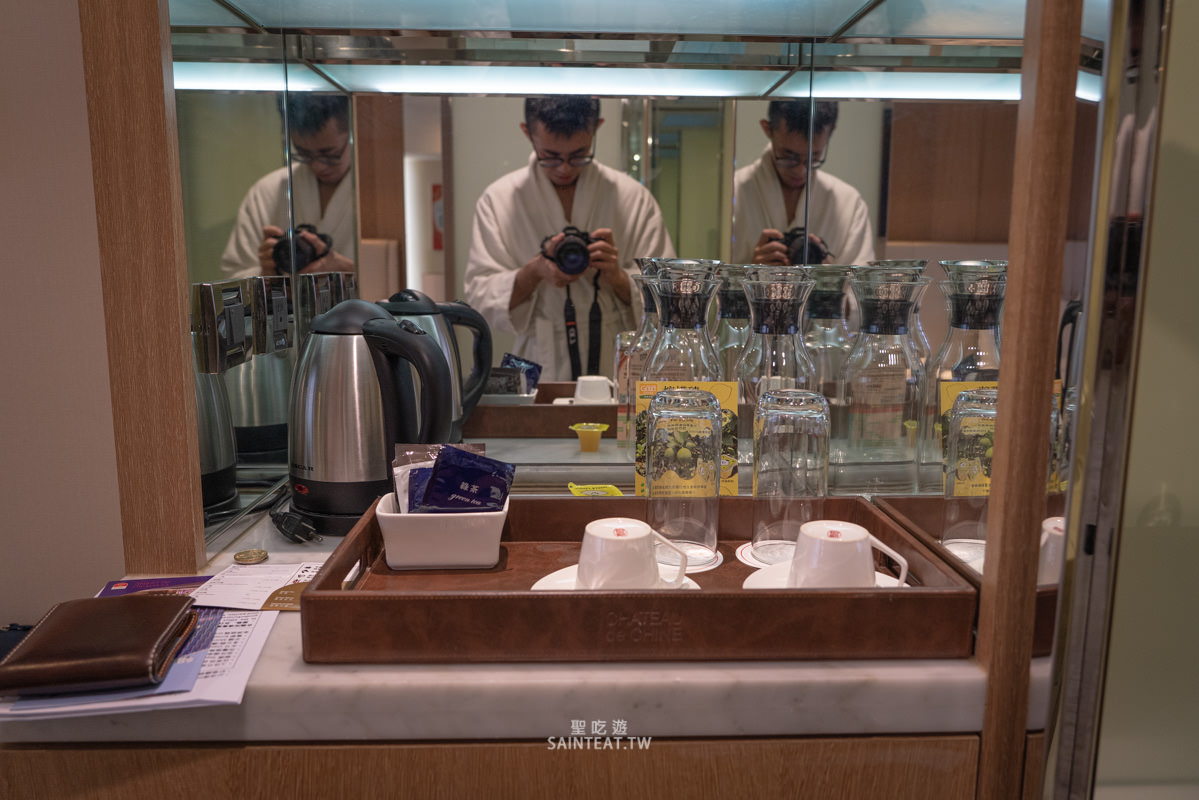 高雄翰品酒店》鹽埕愛河旁平價住宿，居然有免費啤酒喝到飽！