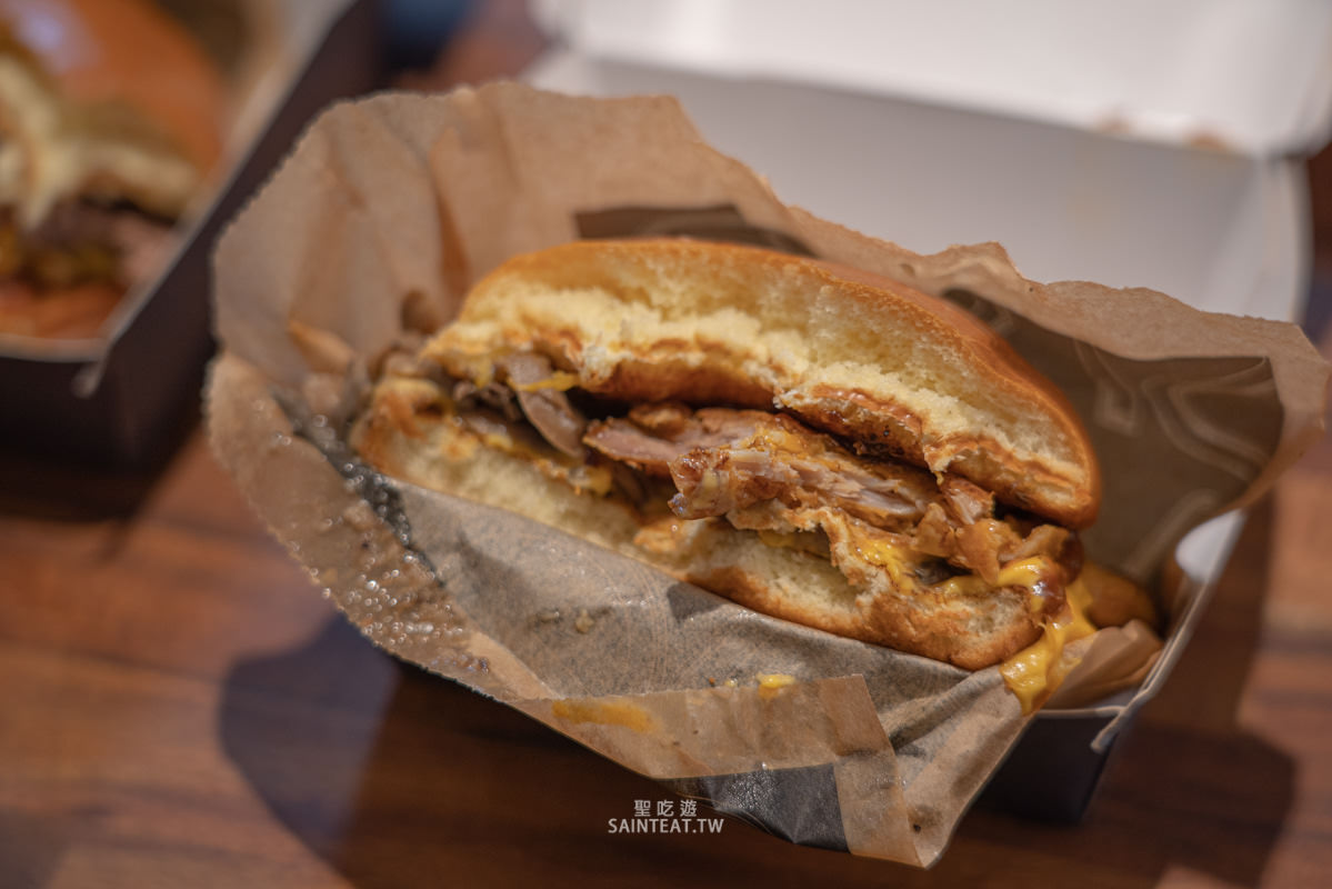 麥當勞松露蕈菇安格斯黑牛堡/嫩煎雞腿堡》從來沒想過麥當勞有好吃的期間限定漢堡，蕈菇炒得很出色！