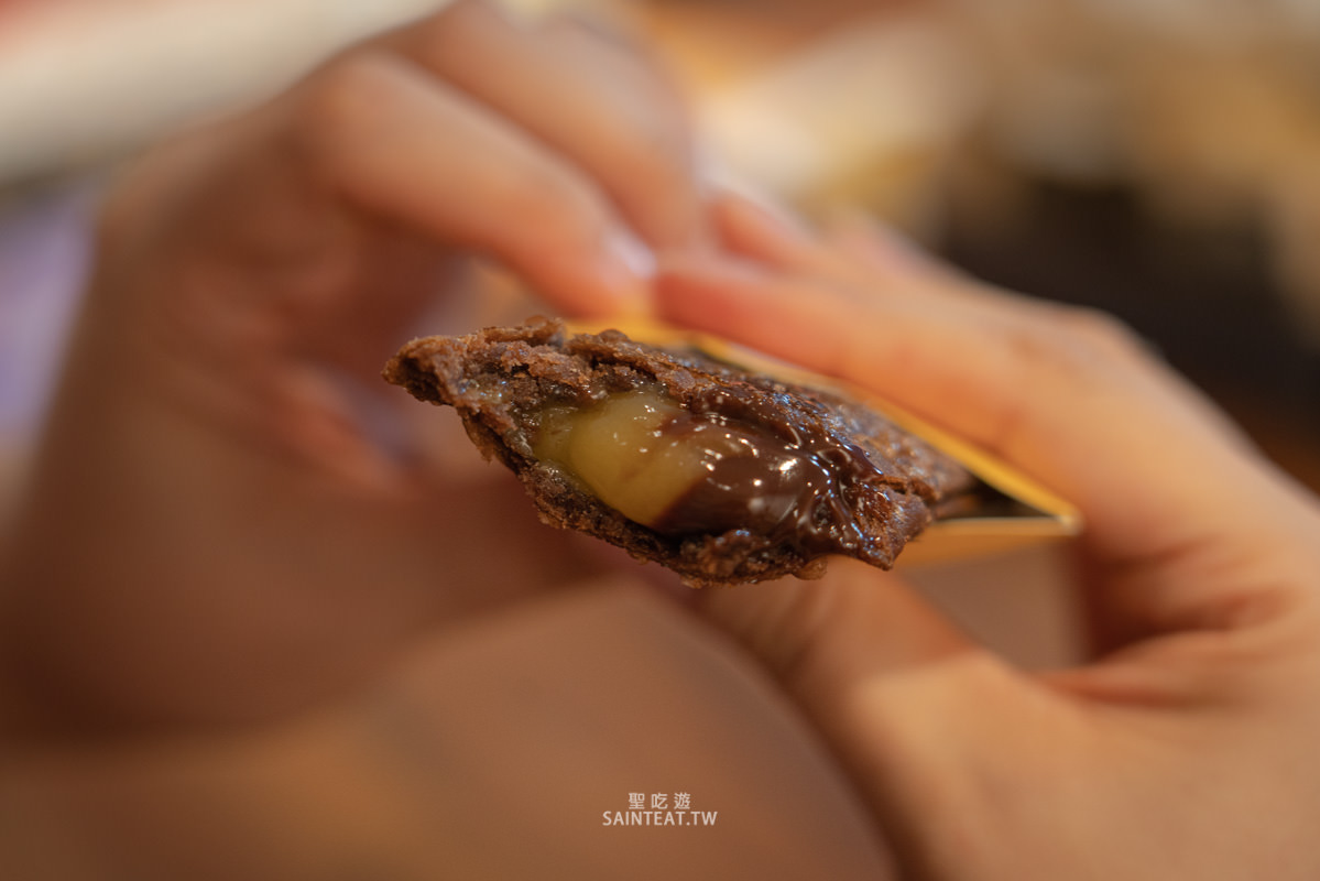 麥當勞雙餡派》香蕉尬巧克力的甜派，我是覺得簡單點，出一個巧克力派、香蕉派會比較好啦。