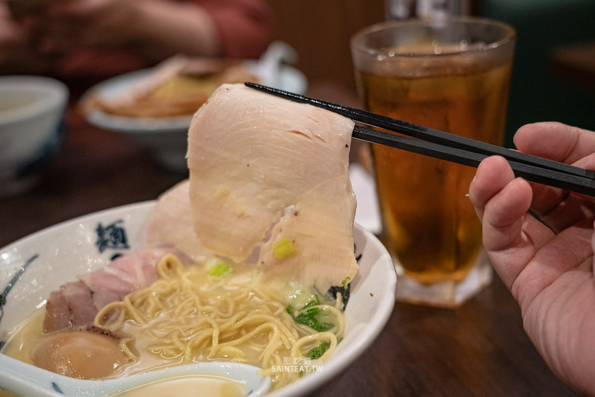 麵屋武藏本店》台北拉麵｜濃香順口的雞白湯，大推～不愛喝拉麵湯也忍不住把他喝光光！