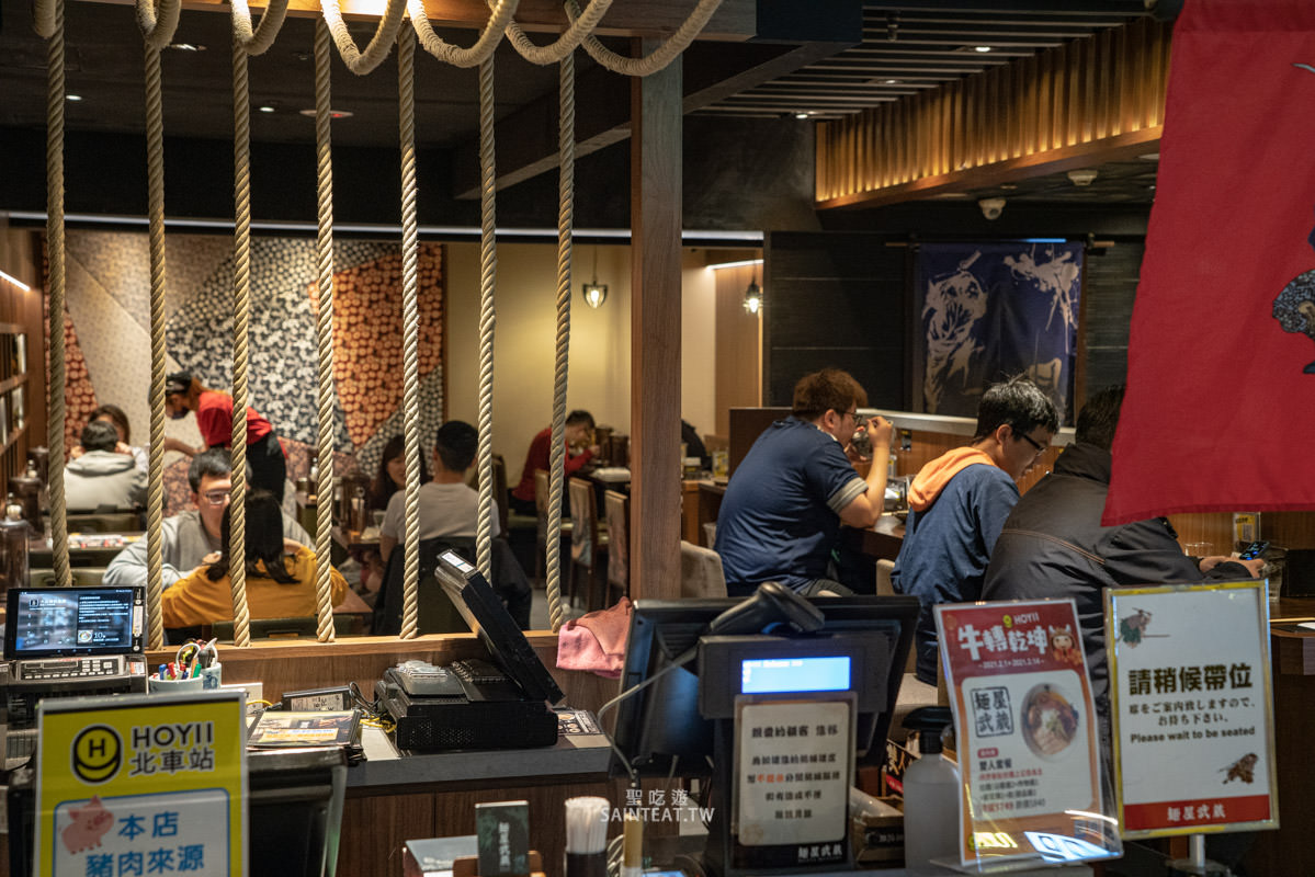 麵屋武藏本店》台北拉麵｜濃香順口的雞白湯，大推～不愛喝拉麵湯也忍不住把他喝光光！