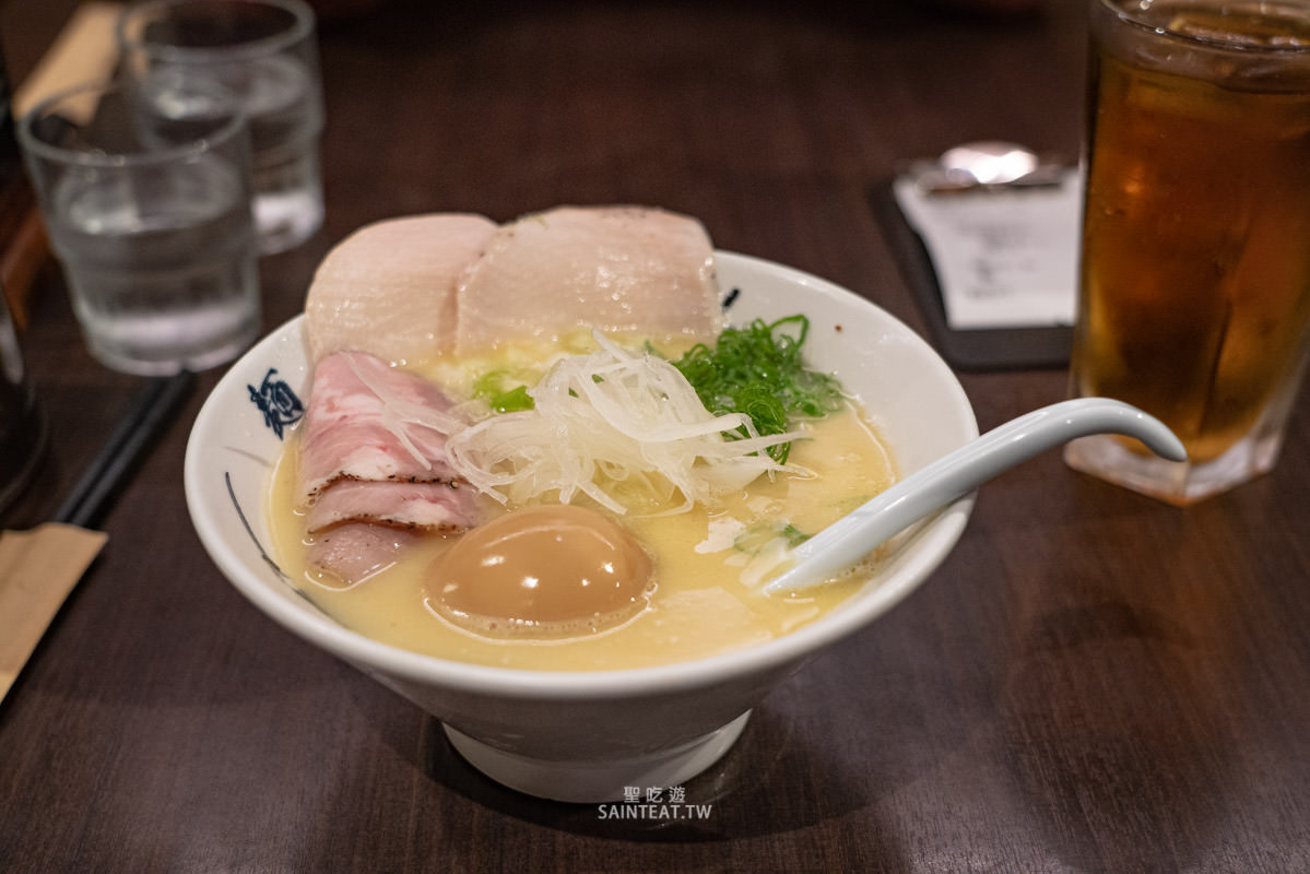麵屋武藏本店》台北拉麵｜濃香順口的雞白湯，大推～不愛喝拉麵湯也忍不住把他喝光光！