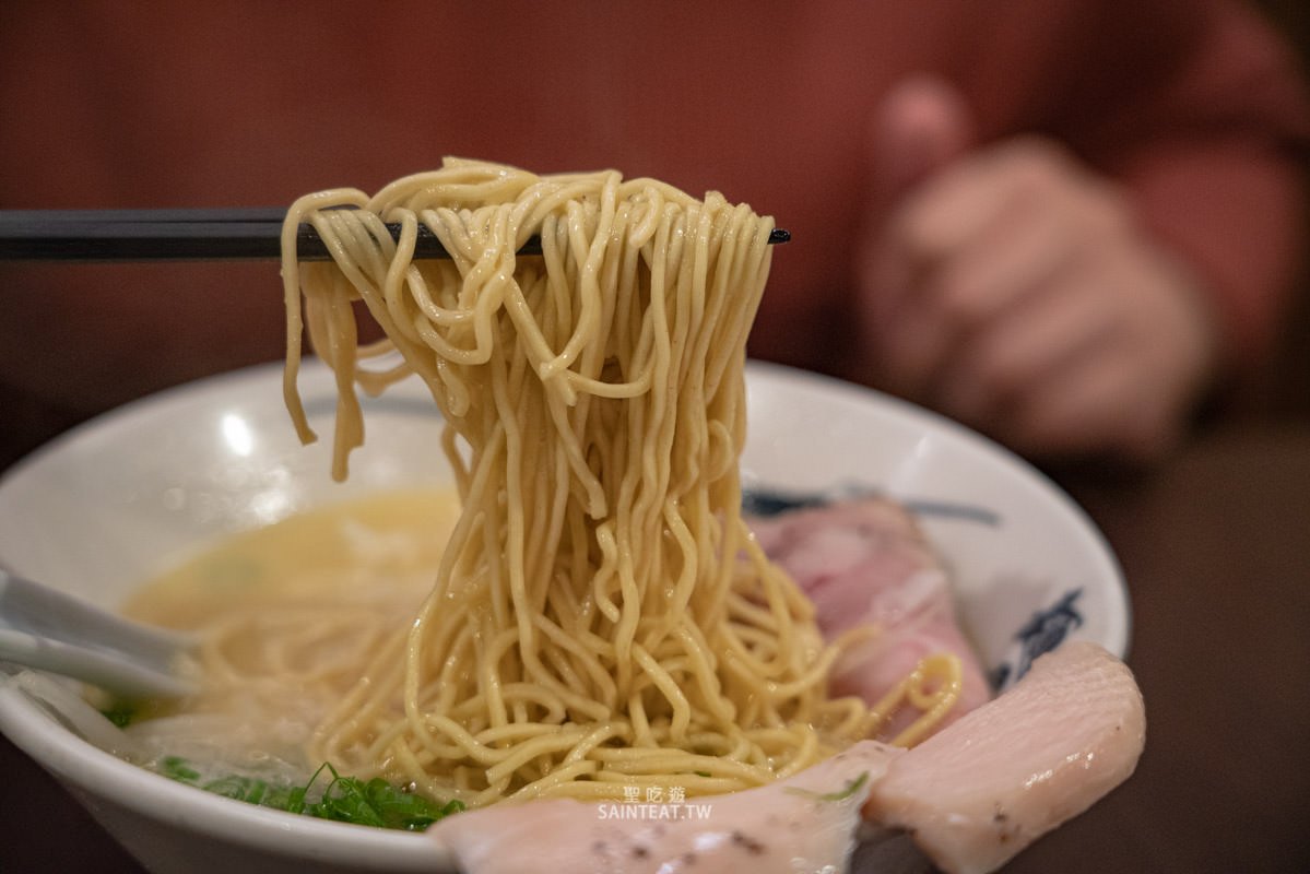 麵屋武藏本店》台北拉麵｜濃香順口的雞白湯，大推～不愛喝拉麵湯也忍不住把他喝光光！