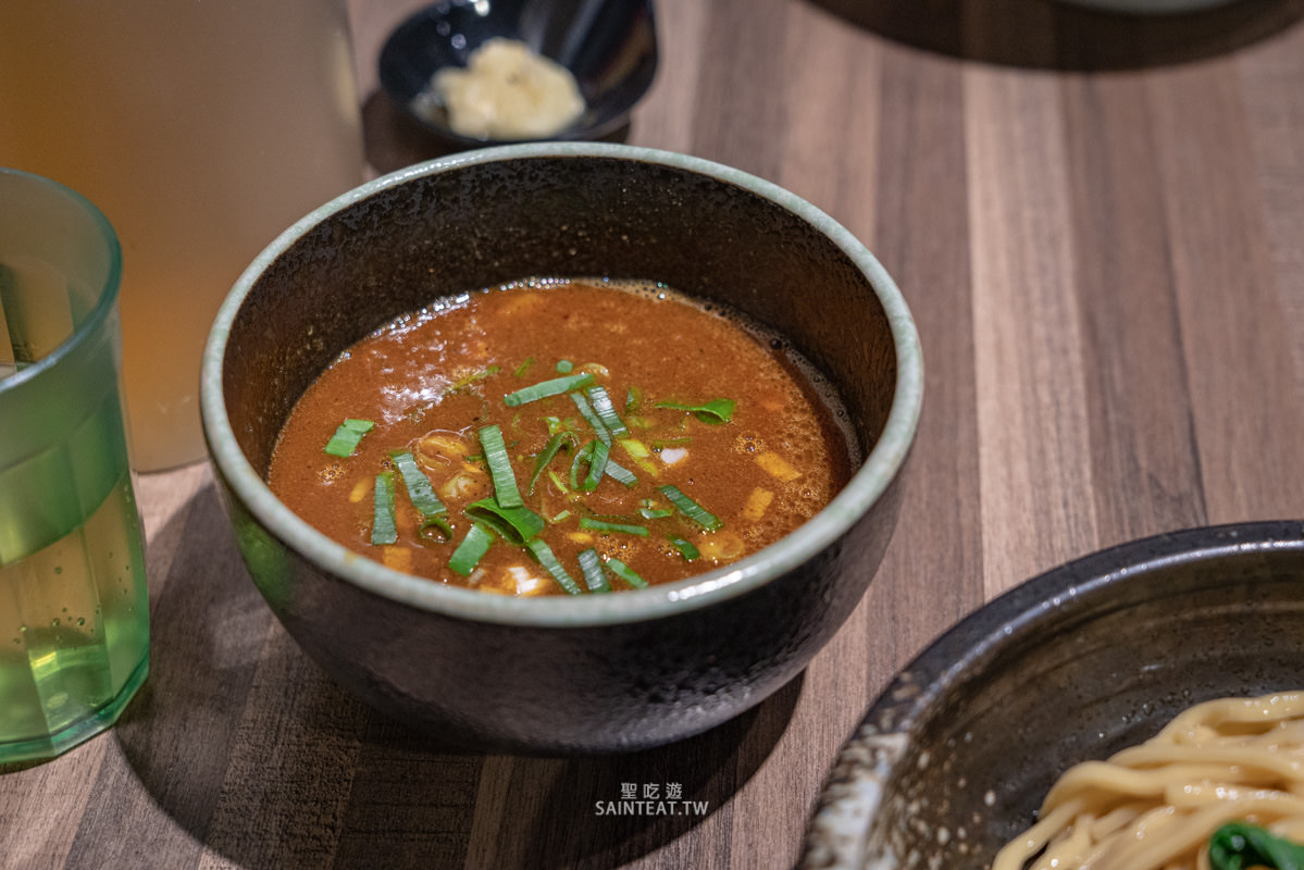 麵屋輝》台北拉麵推薦|炸雞完美,無懈可擊的好吃!但拉麵我覺得沒那麼出色。 - 第14張圖 麵屋輝》台北拉麵推薦|炸雞完美,無懈可擊的好吃!但拉麵我覺得沒那麼出色。