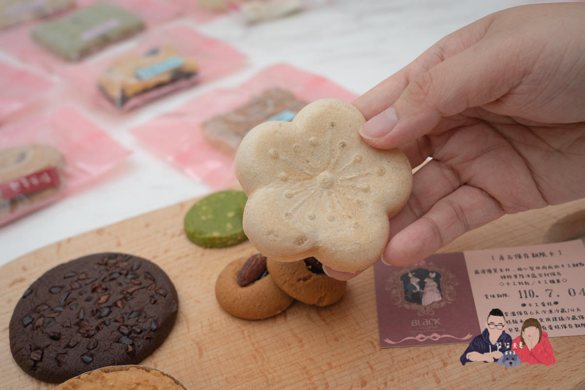 喜餅試吃》黑色棒棒糖評價｜趁著疫情期間宅配試吃，老闆也太佛心了吧？寄了滿滿一大盒來！！