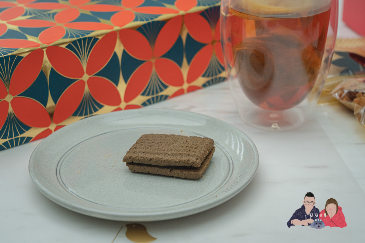 AMOUREUX暖法菓子》台中喜餅極度推薦！從外盒到餅乾，所有細節都做到極致的喜餅禮盒！