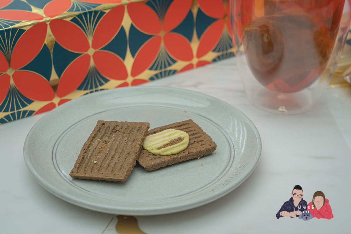 AMOUREUX暖法菓子》台中喜餅極度推薦！從外盒到餅乾，所有細節都做到極致的喜餅禮盒！