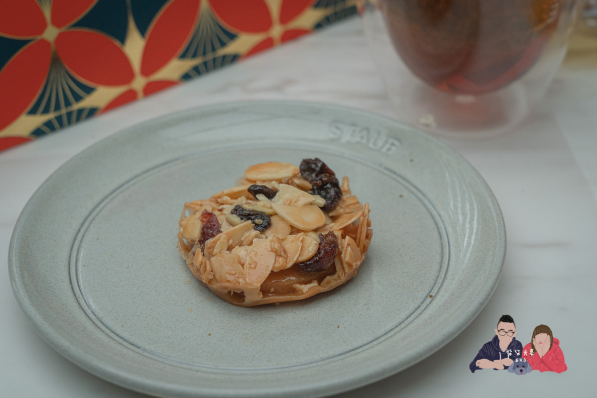 AMOUREUX暖法菓子》台中喜餅極度推薦！從外盒到餅乾，所有細節都做到極致的喜餅禮盒！