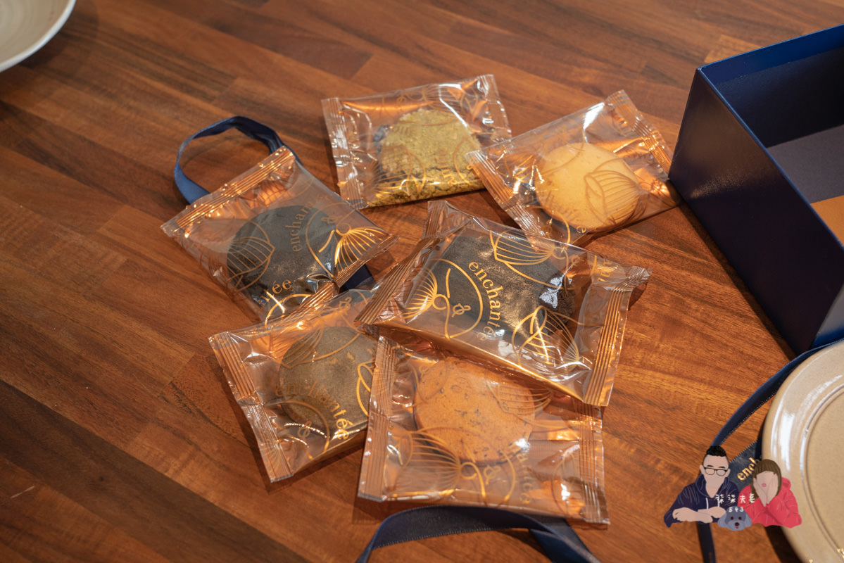 喜餅試吃》enchantée樂朗奇法式手工喜餅|精品質感的外盒,口味還不錯的喜餅。 - 第3張圖 喜餅試吃》enchantée樂朗奇法式手工喜餅|精品質感的外盒,口味還不錯的喜餅。