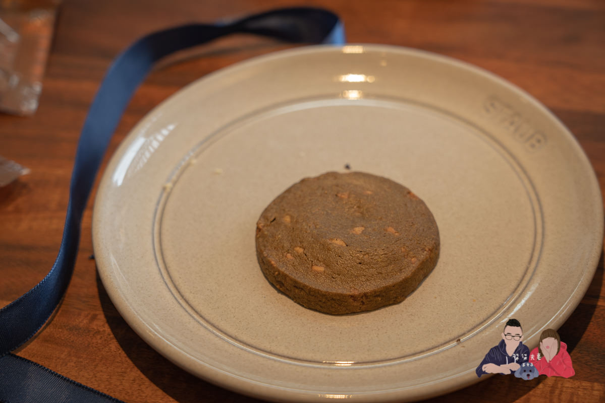 喜餅試吃》enchantée樂朗奇法式手工喜餅|精品質感的外盒,口味還不錯的喜餅。 - 第8張圖 喜餅試吃》enchantée樂朗奇法式手工喜餅|精品質感的外盒,口味還不錯的喜餅。