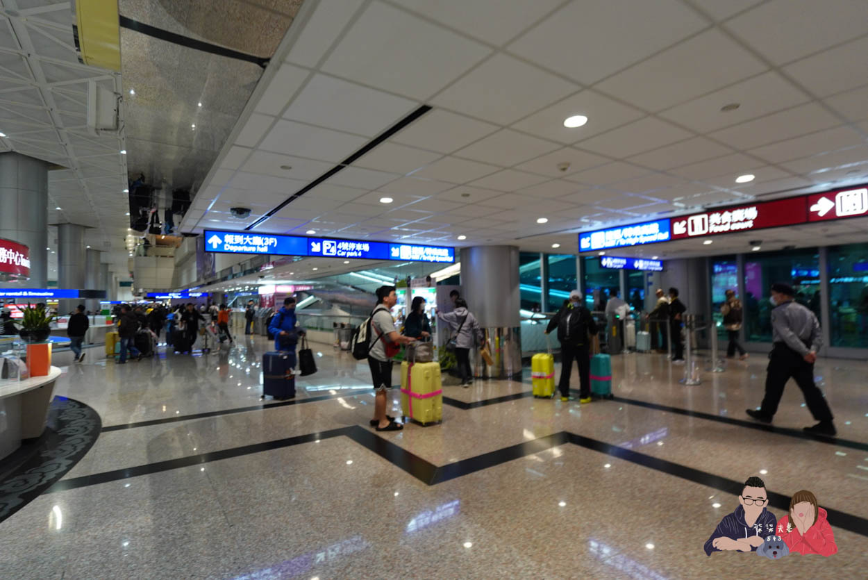 入境大廳往P4停車場 (10)