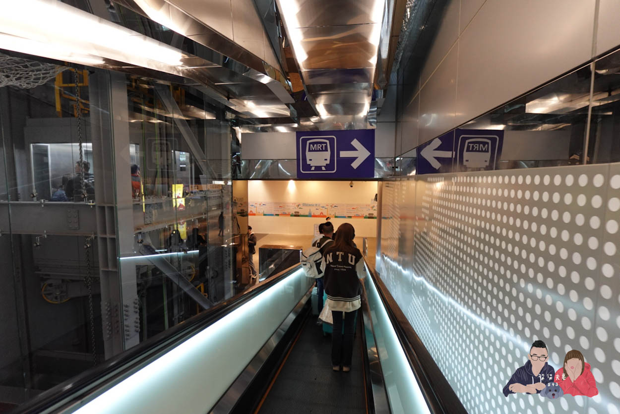 入境大廳往P4停車場 (13)