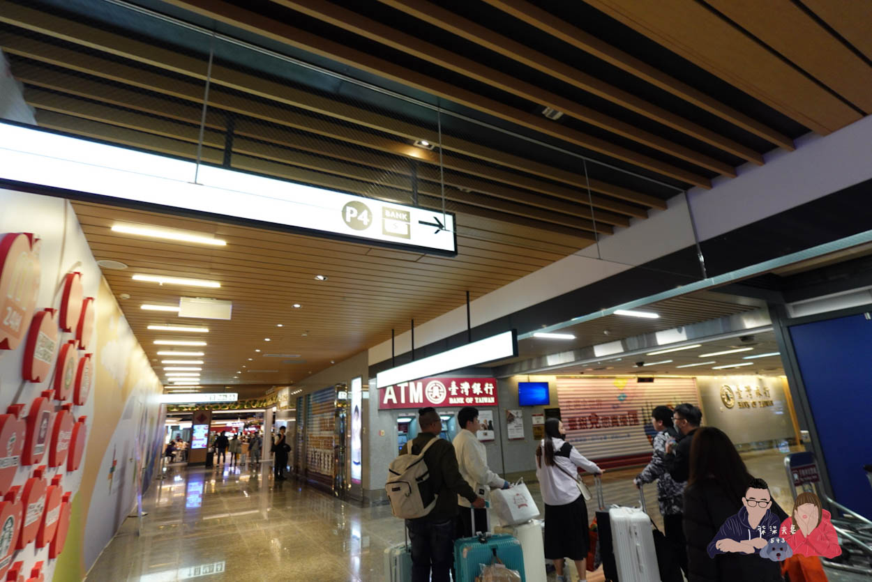 入境大廳往P4停車場 (16)