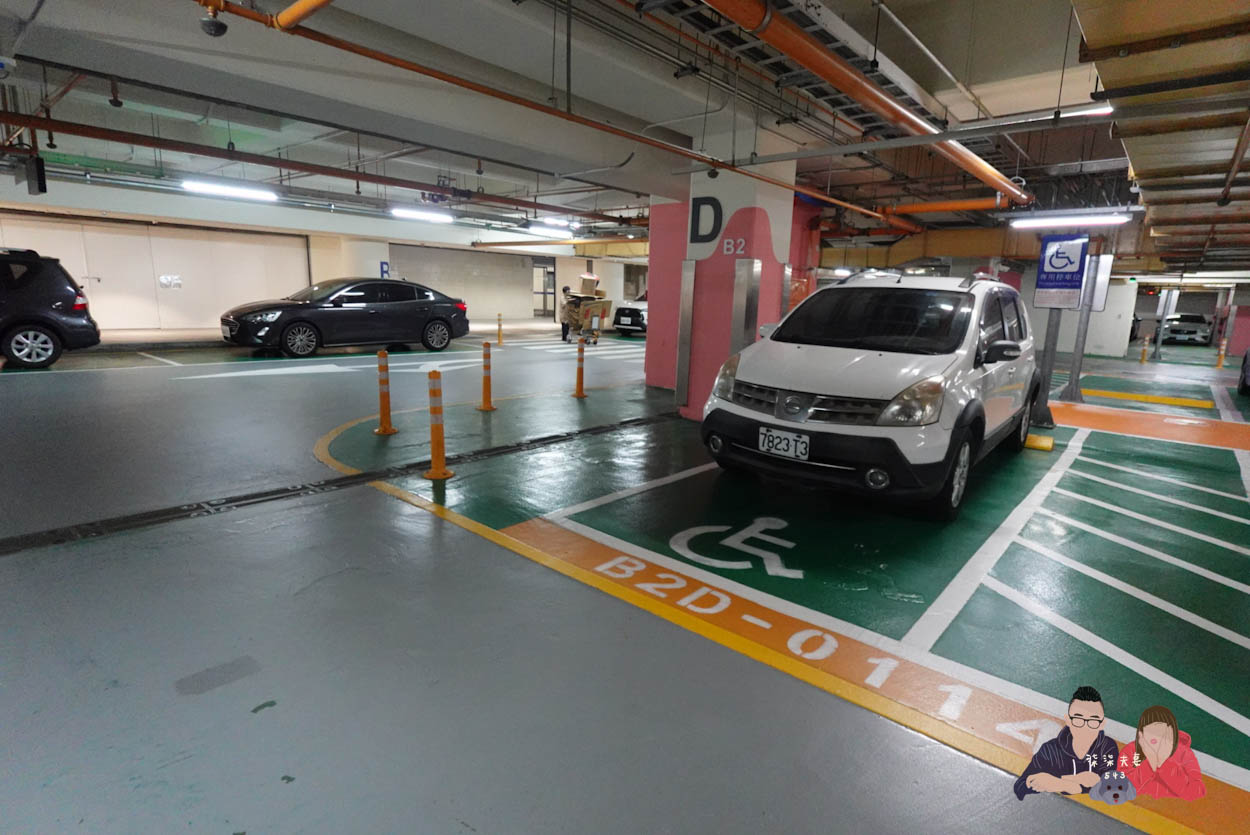 P4停車場往二航廈報到大廳 (9)