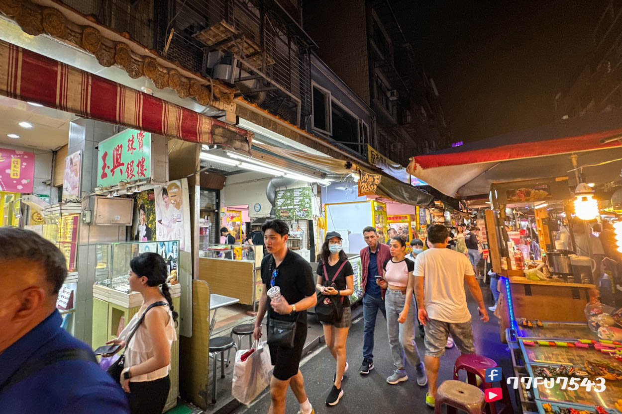 蔥海手工蔥油餅》饒河街夜市必吃爆量蔥的蔥油餅,牛肉捲大餅很不錯~ - 第2張圖 蔥海手工蔥油餅 (24)