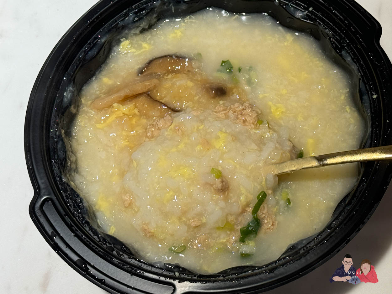 全家微波食品/甜點筆記》吃過的25項食物評比大集合,靠友善食光吃遍超商美食!- 持續增加中 - 第24張圖 全家滑蛋干貝雞茸麵 (3)