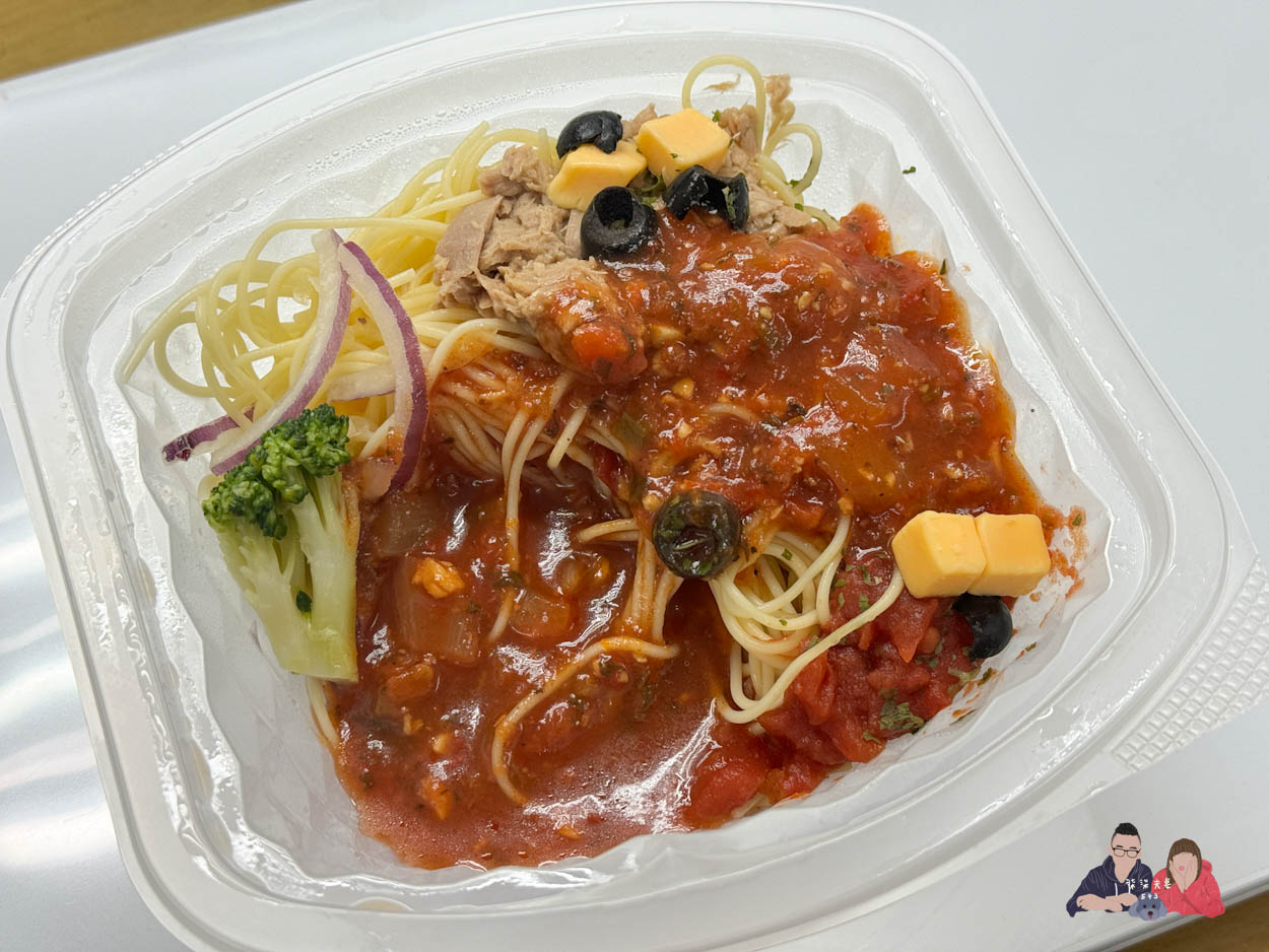 全家微波食品/甜點筆記》吃過的25項食物評比大集合,靠友善食光吃遍超商美食!- 持續增加中 - 第7張圖 全家番茄鮪魚冷義大利麵 (3)