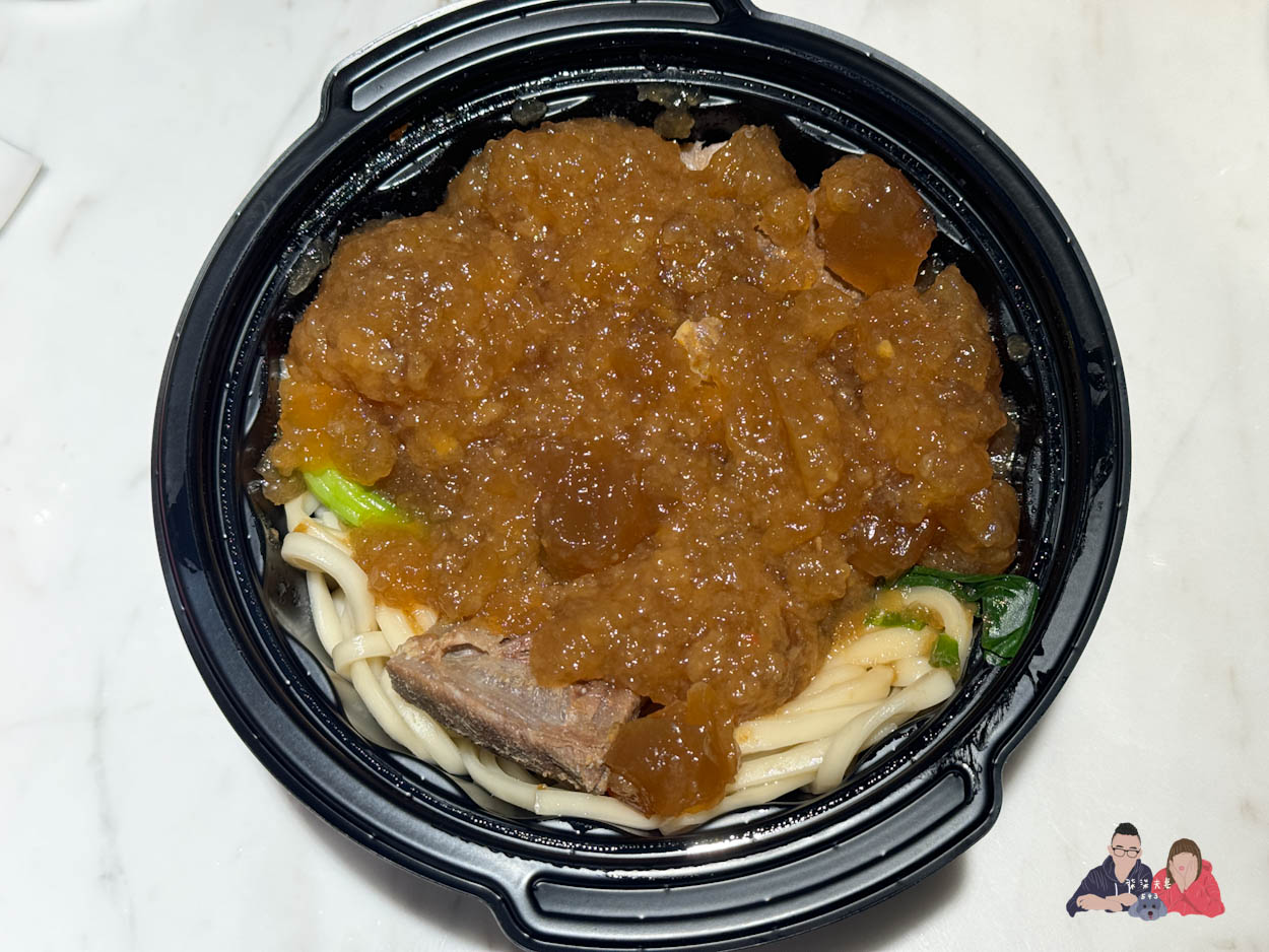 全家微波食品/甜點筆記》吃過的25項食物評比大集合,靠友善食光吃遍超商美食!- 持續增加中 - 第51張圖 全家紅燒雙寶牛肉麵 (4)