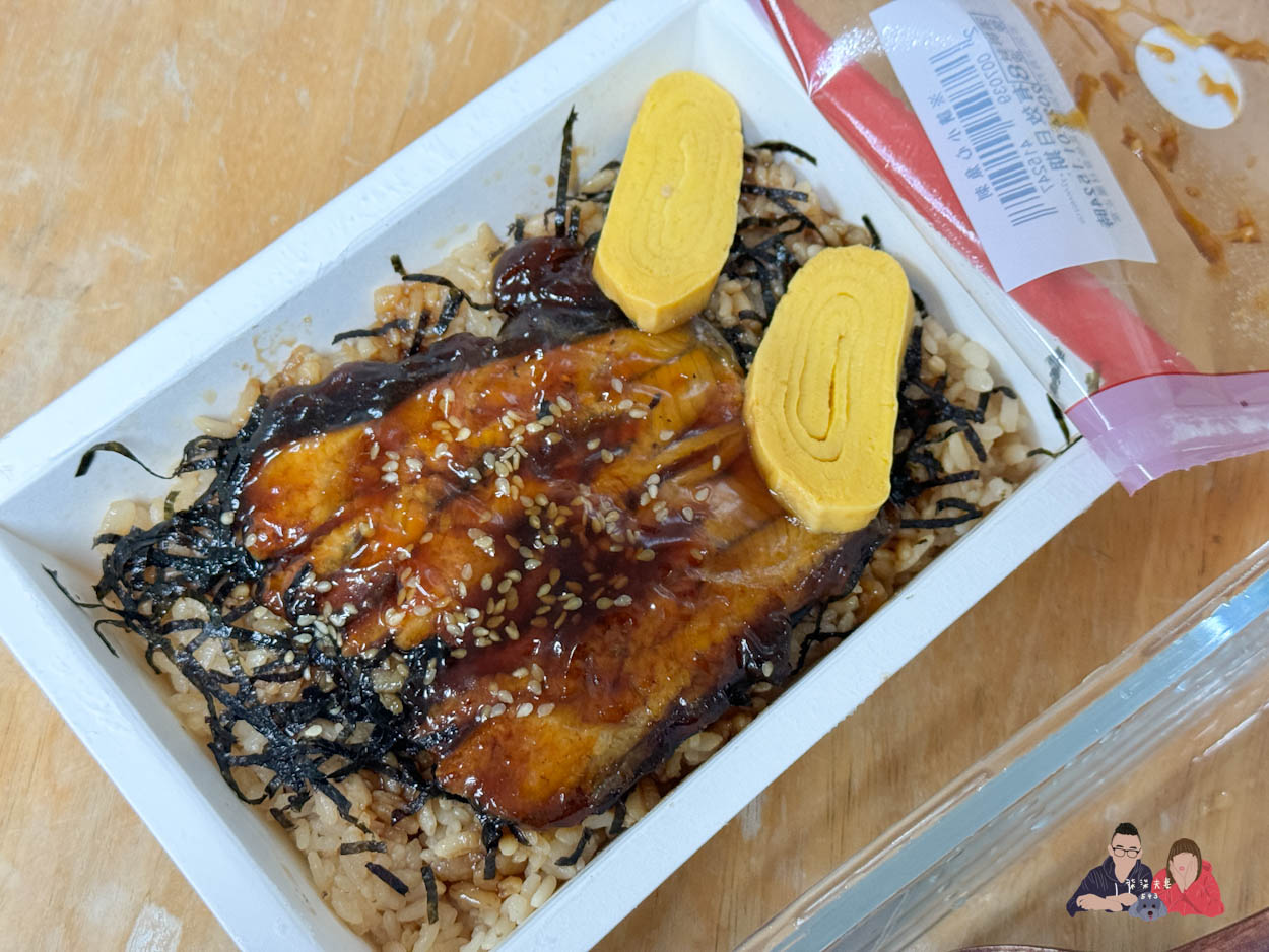 全家微波食品/甜點筆記》吃過的25項食物評比大集合,靠友善食光吃遍超商美食!- 持續增加中 - 第42張圖 全家蒲燒玉子鰻飯 (2)