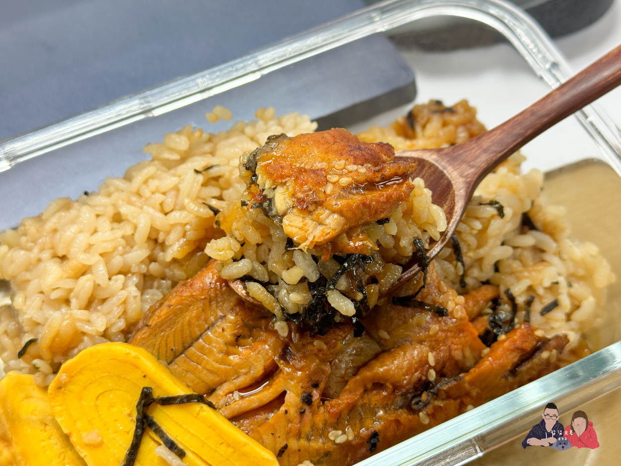 全家微波食品/甜點筆記》吃過的25項食物評比大集合,靠友善食光吃遍超商美食!- 持續增加中 - 第44張圖 全家蒲燒玉子鰻飯 (4)