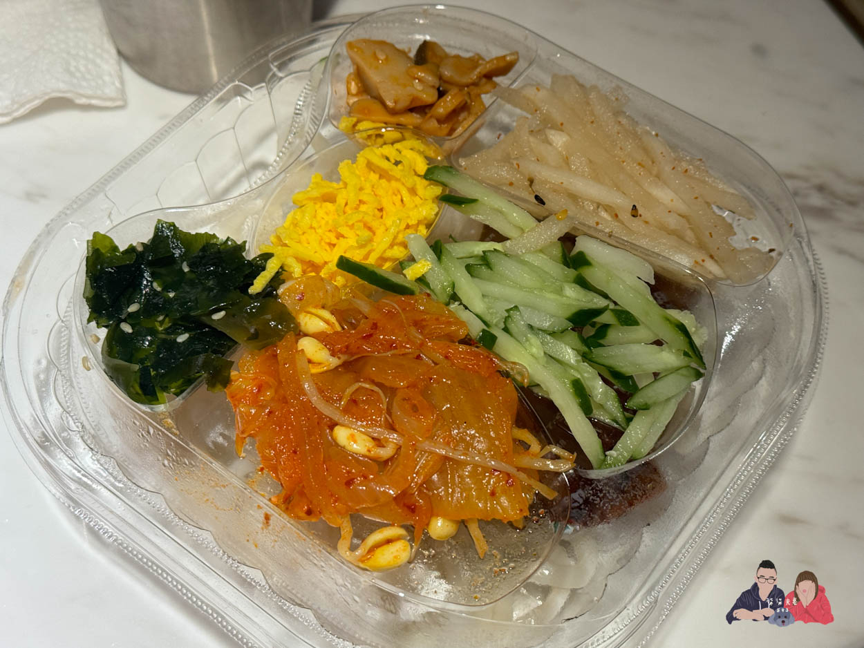 全家微波食品/甜點筆記》吃過的25項食物評比大集合,靠友善食光吃遍超商美食!- 持續增加中 - 第45張圖 全家韓式泡菜冷烏龍麵 (1)