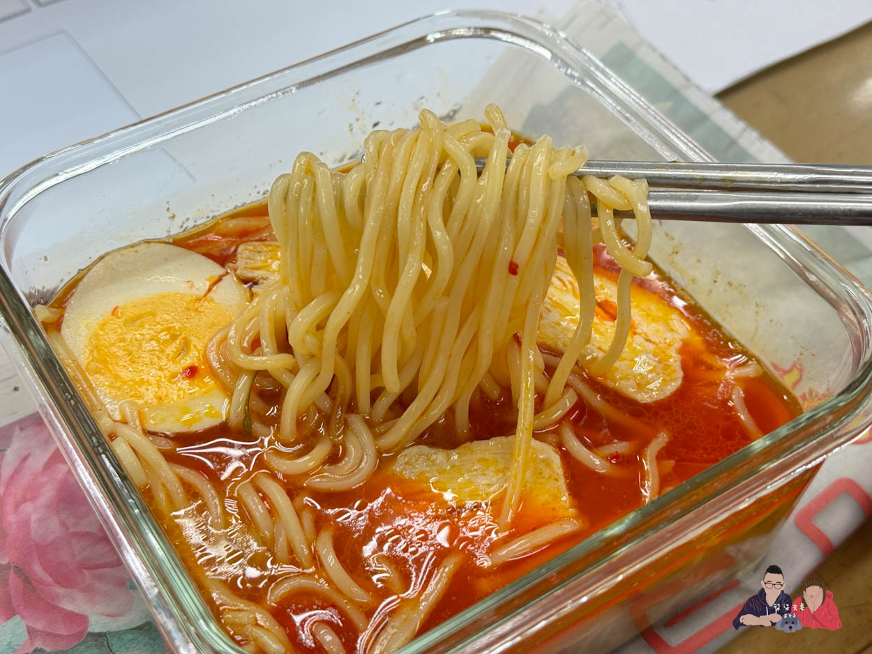 全家微波食品/甜點筆記》吃過的25項食物評比大集合,靠友善食光吃遍超商美食!- 持續增加中 - 第58張圖 全家麵屋武藏雞白湯拉麵 (5)