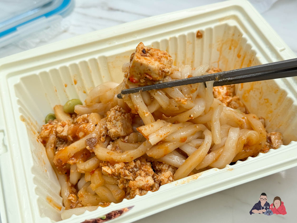 全家微波食品/甜點筆記》吃過的25項食物評比大集合,靠友善食光吃遍超商美食!- 持續增加中 - 第14張圖 全家麻辣豆腐烏龍麵 (4)