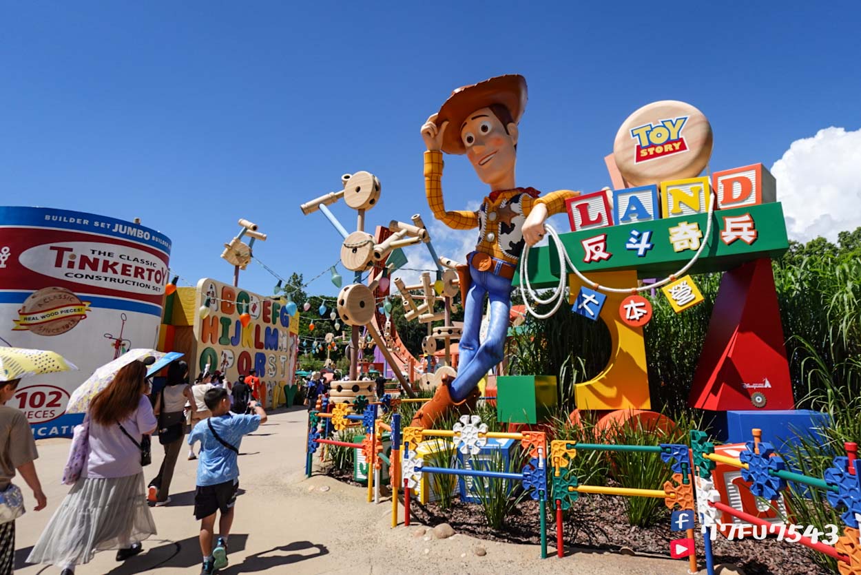 【香港迪士尼提早入園攻略】實測提早1小時入園,高效速通8項熱門設施! - 第4張圖 使用提早入園證,也可以讓妳搶先玩反斗奇兵園區