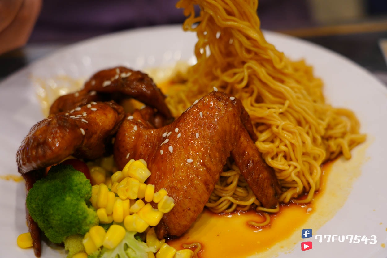 九龍餐室》尖沙咀站旁一律開到宵夜場的餐廳,生意超好,但附近其實有更好的宵夜選擇! - 第13張圖 九龍餐室 (13)