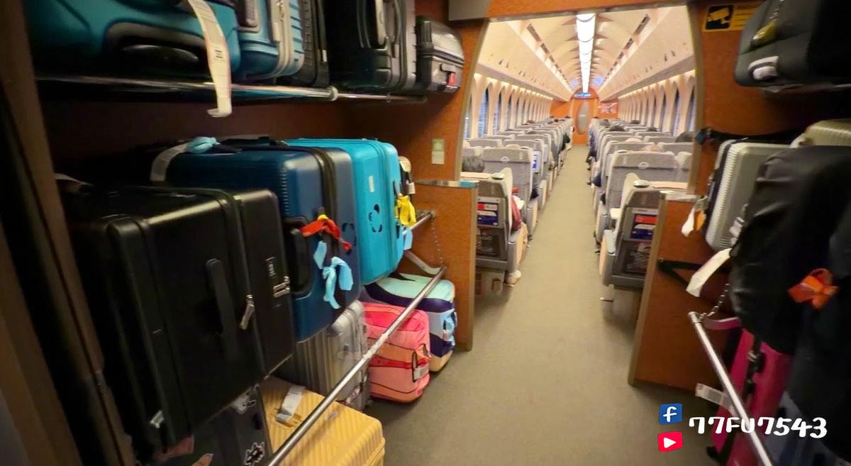 南海電鐵特急行李架空間