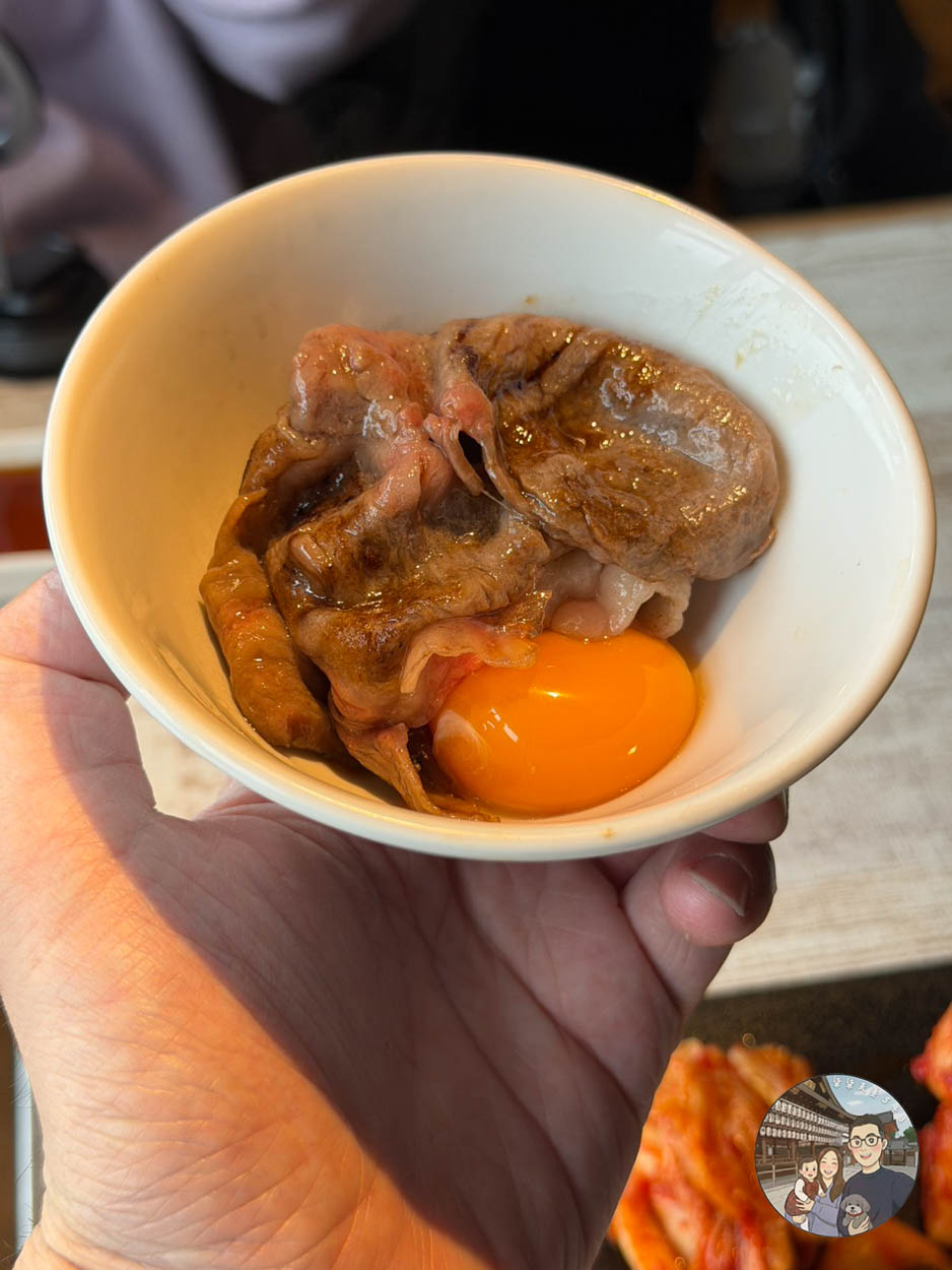【東京燒肉推薦】USHIHACHI 牛八:親子友善燒肉!推車可入內、無煙味,帶嬰兒也能大口吃和牛! - 第13張圖 ushihachi3秒炙燒牛