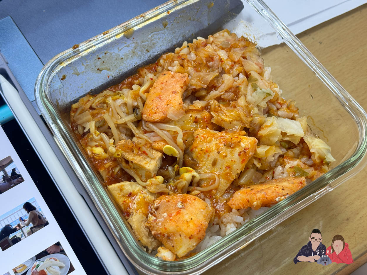 7-11微波食品/甜點筆記》吃過的10項食物評比大集合,靠i珍食吃遍超商美食!- 持續增加中 - 第8張圖 7-11涵碧樓湖光軒川辣水煮魚燴飯 (2)