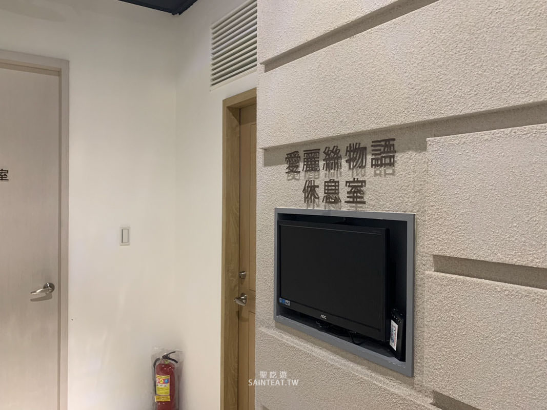 88樂章婚宴會館參觀心得2021》參觀預約、場地環境、方案內容心得整理。童話風婚宴場地，紫藤花跟玫瑰花海超夢幻，場內場外都超好拍！