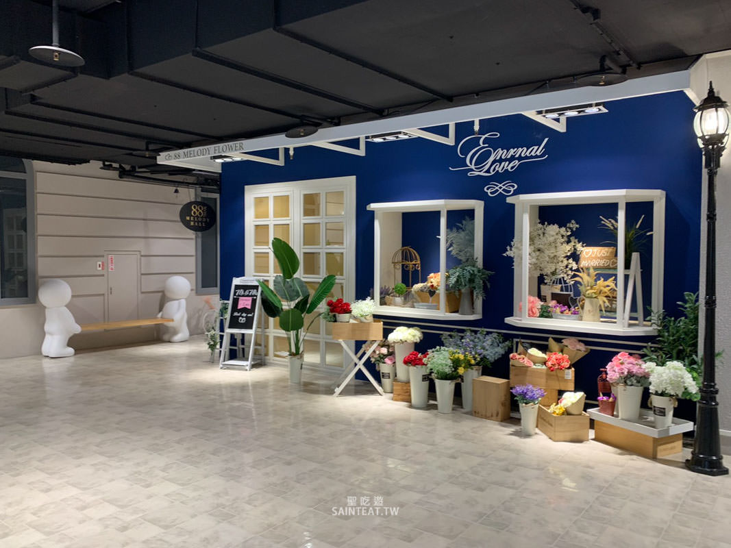 88樂章婚宴會館參觀心得2021》參觀預約、場地環境、方案內容心得整理。童話風婚宴場地，紫藤花跟玫瑰花海超夢幻，場內場外都超好拍！