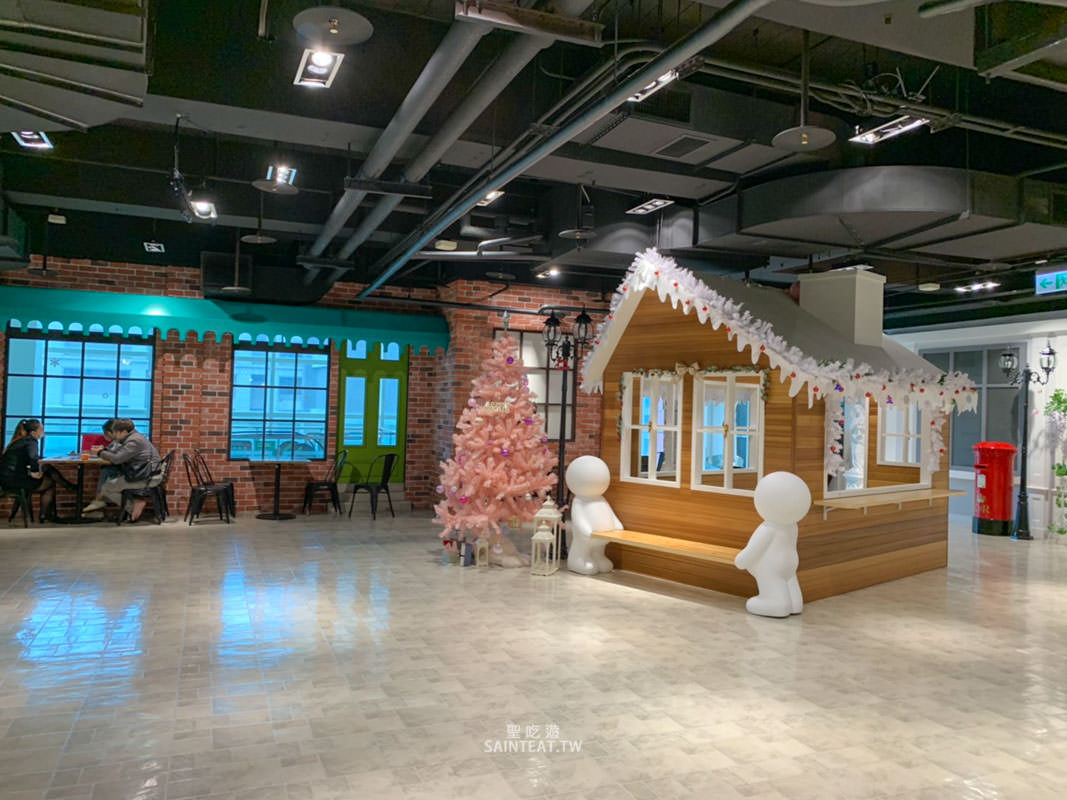 88樂章婚宴會館參觀心得2021》參觀預約、場地環境、方案內容心得整理。童話風婚宴場地，紫藤花跟玫瑰花海超夢幻，場內場外都超好拍！