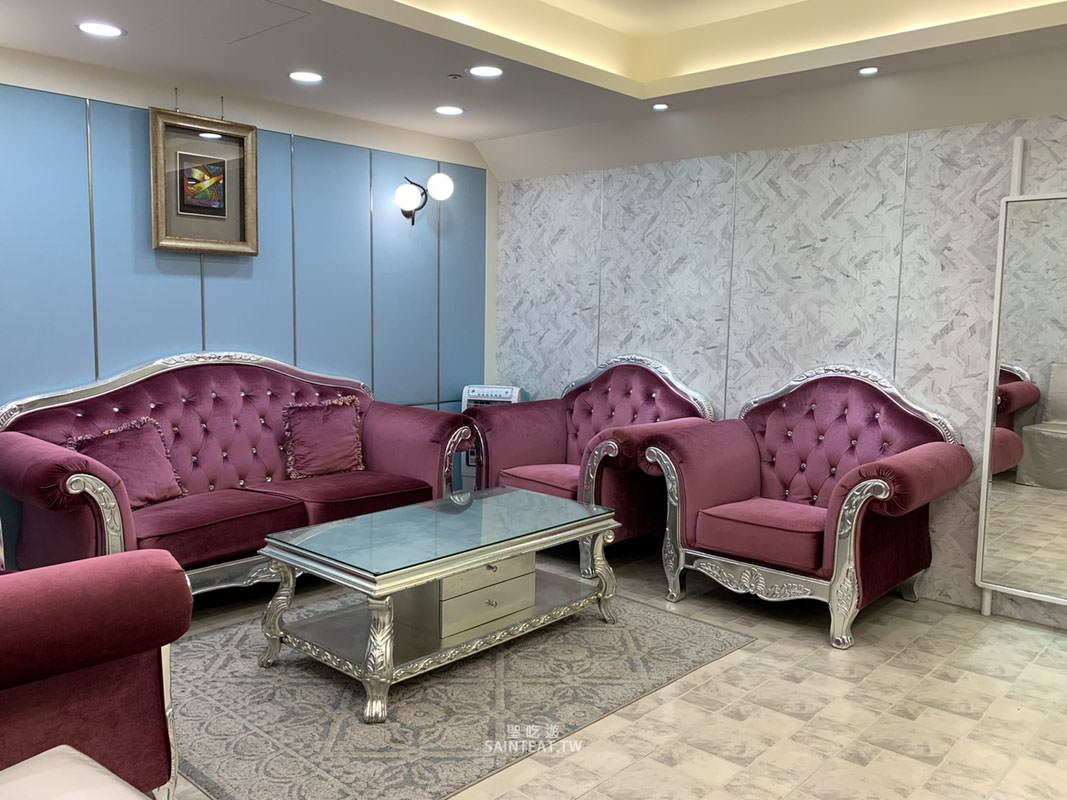 88樂章婚宴會館參觀心得2021》參觀預約、場地環境、方案內容心得整理。童話風婚宴場地，紫藤花跟玫瑰花海超夢幻，場內場外都超好拍！