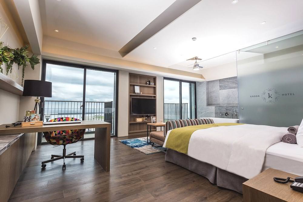 Kadda Hotel 璽賓行旅》每間都是海景房，還有無邊際泳池，窗外海天一色好壯闊！