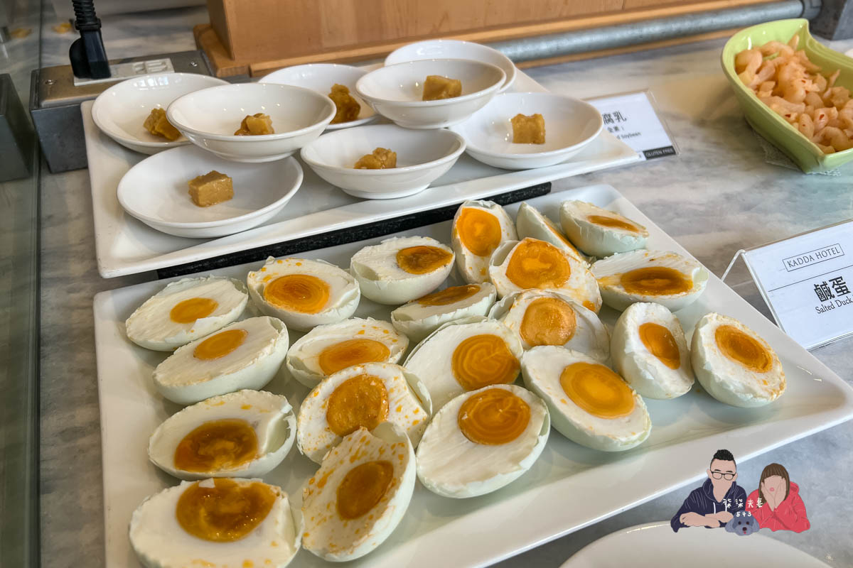 Kadda Hotel 璽賓行旅》每間都是海景房，還有無邊際泳池，窗外海天一色好壯闊！