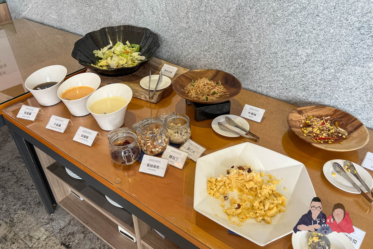 Kadda Hotel 璽賓行旅》每間都是海景房，還有無邊際泳池，窗外海天一色好壯闊！