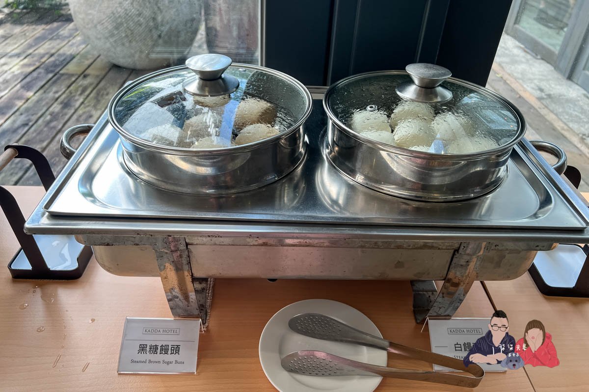 Kadda Hotel 璽賓行旅》每間都是海景房，還有無邊際泳池，窗外海天一色好壯闊！