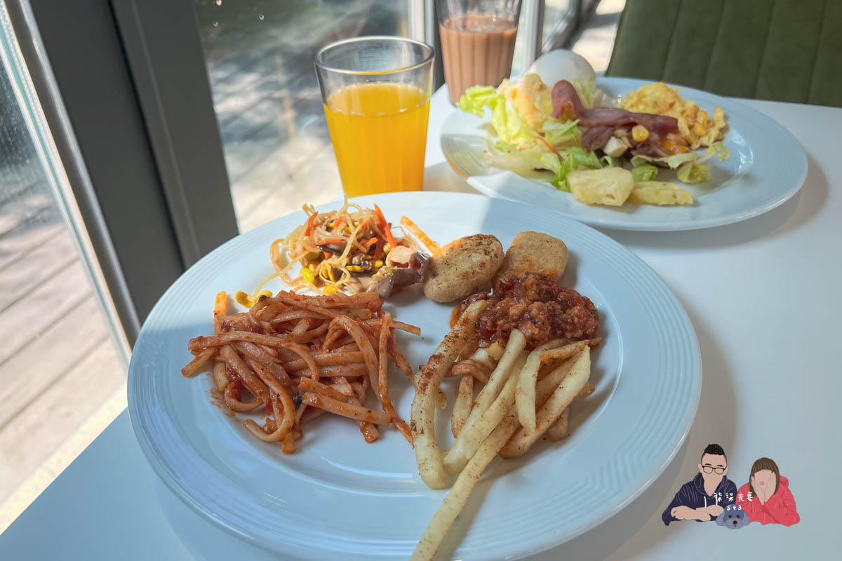 Kadda Hotel 璽賓行旅》每間都是海景房，還有無邊際泳池，窗外海天一色好壯闊！