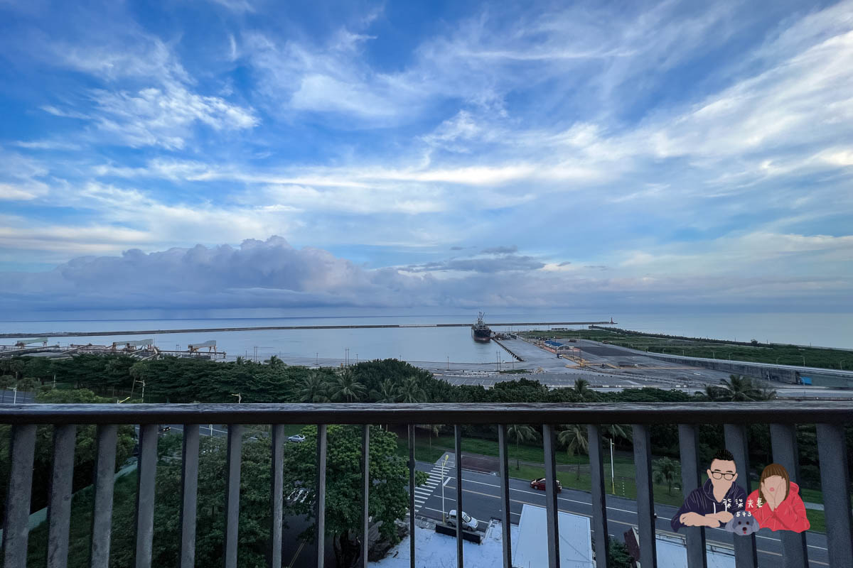 Kadda Hotel 璽賓行旅》每間都是海景房，還有無邊際泳池，窗外海天一色好壯闊！