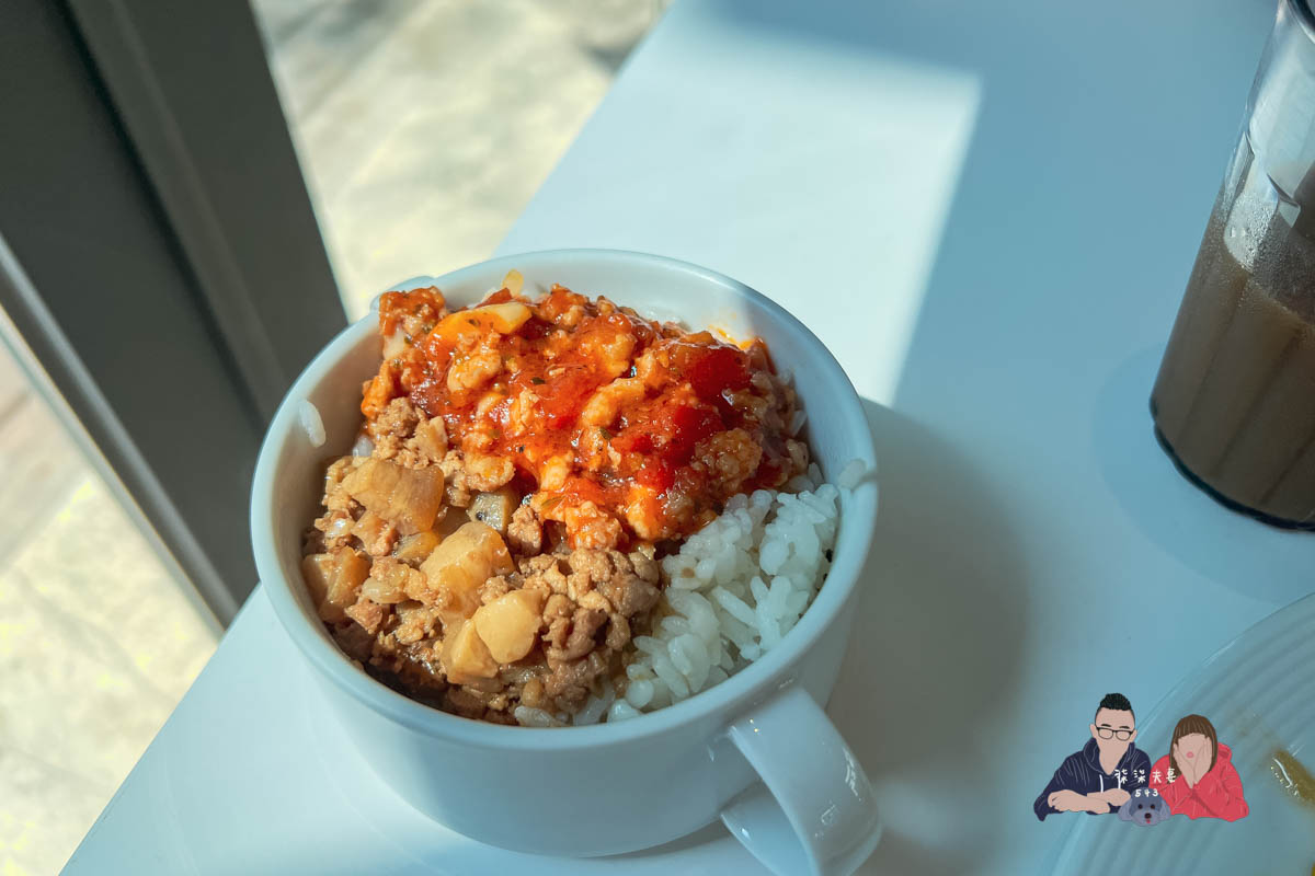 Kadda Hotel 璽賓行旅》每間都是海景房，還有無邊際泳池，窗外海天一色好壯闊！