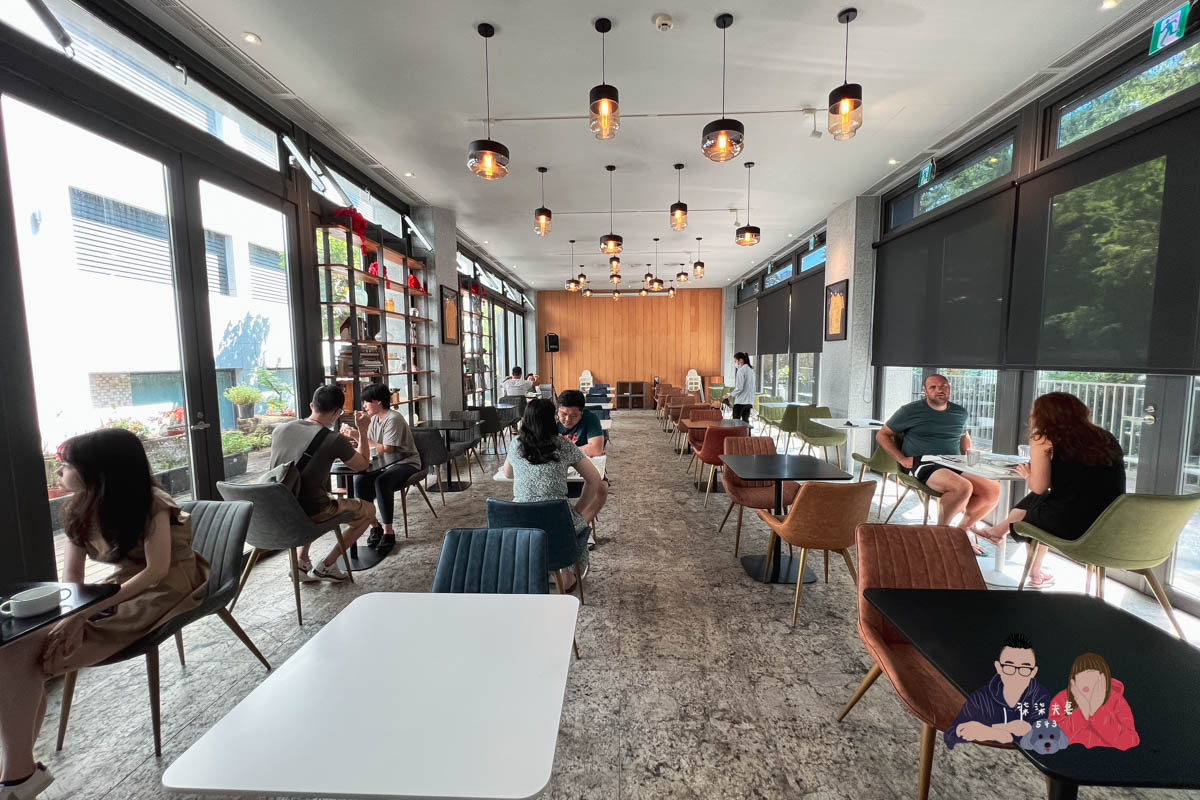 Kadda Hotel 璽賓行旅》每間都是海景房，還有無邊際泳池，窗外海天一色好壯闊！