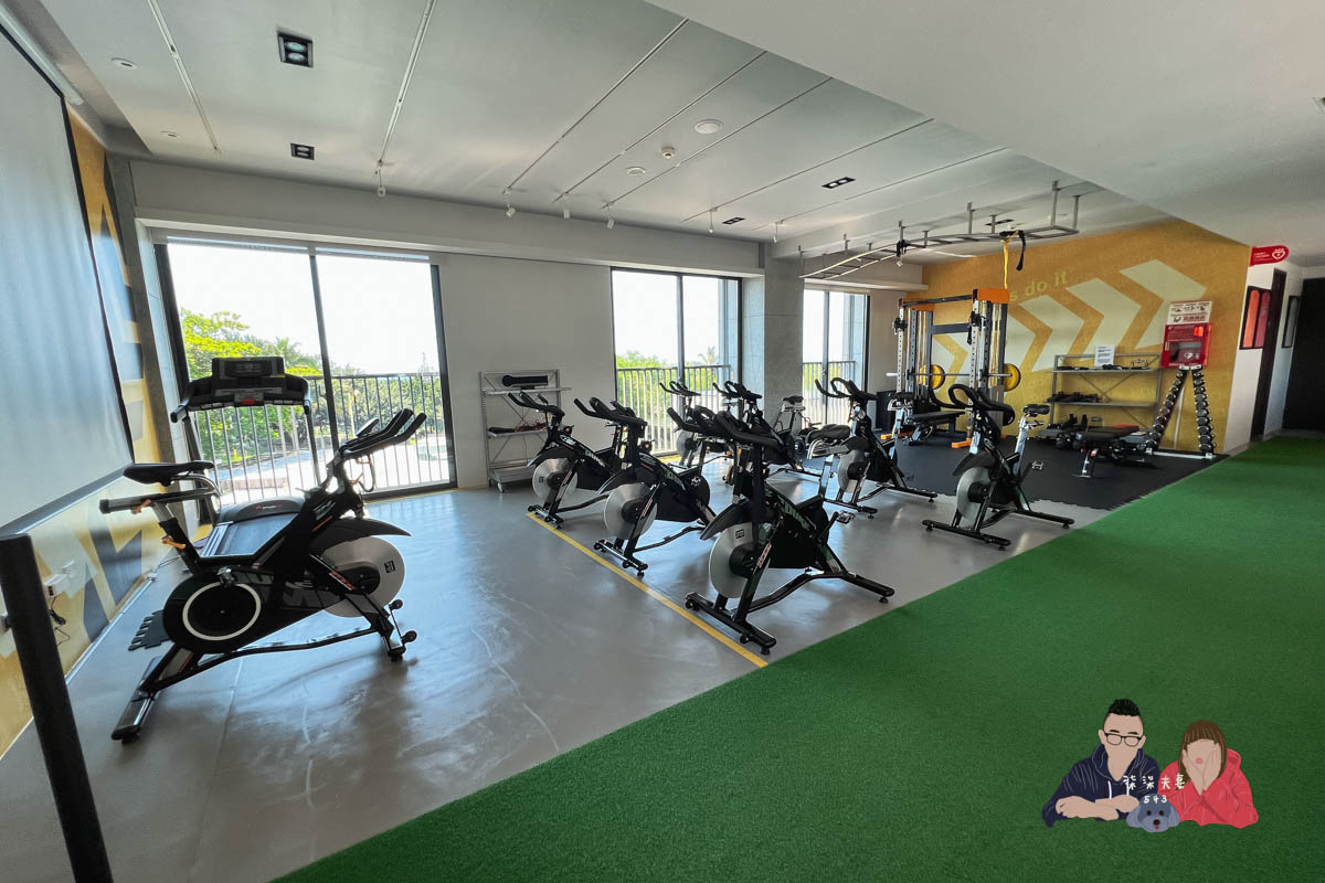 Kadda Hotel 璽賓行旅》每間都是海景房，還有無邊際泳池，窗外海天一色好壯闊！