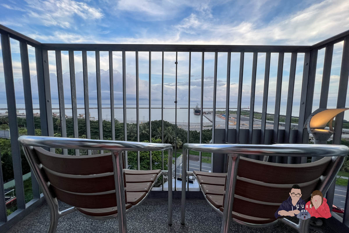 Kadda Hotel 璽賓行旅》每間都是海景房，還有無邊際泳池，窗外海天一色好壯闊！